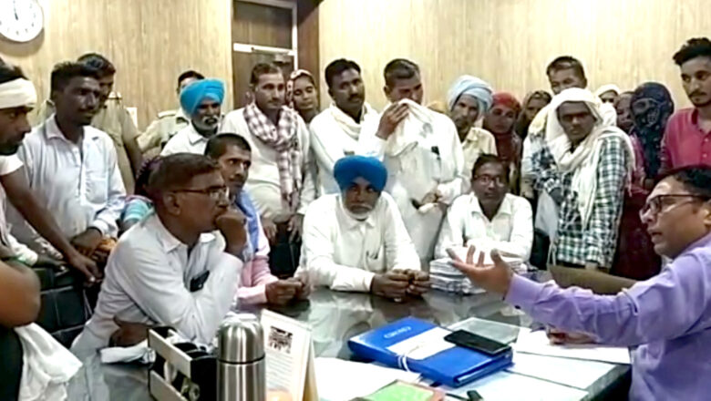 मनरेगा श्रमिकों का जिला परिषद कार्यालय पर प्रदर्शन