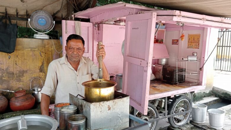 बीपीएल परिवार के राजू ने चाय बनाकर अपने तीन बेटों व एक बेटी को कोर्ट में लगाया स्टेनों