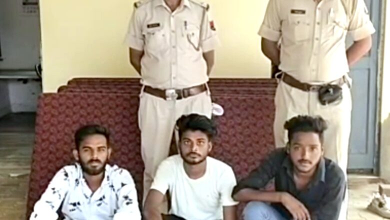 घर में घुसकर मारपीट कर चोटें मारने के मामले में तीन जने गिरफ्तार