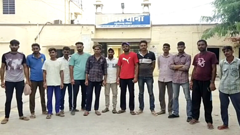 रात के अंधेरे में गोवंश की तस्करी, ग्रामीणों ने चार जनों को पकड़ा