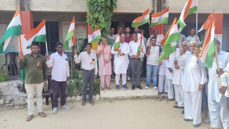 स्कूली बच्चों ने निकाली तिरंगा यात्रा