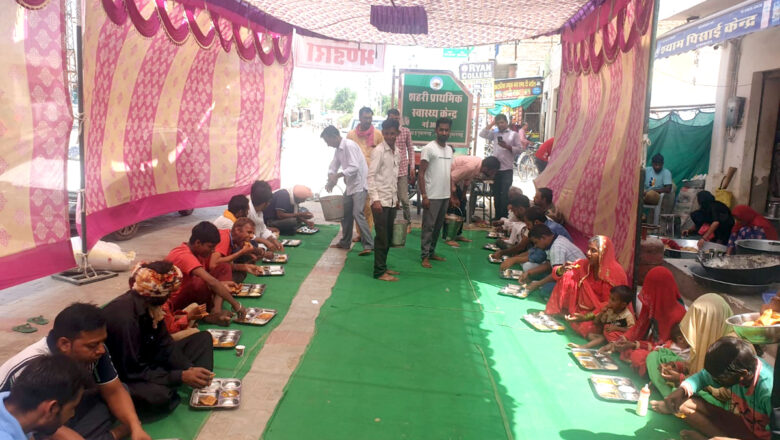 भाद्रपद अमावस्या के उपलक्ष्य में लगाया भण्डारा