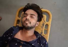 तीन दोस्तों की बाइक बस से टकराई:बाइक पर पूनरासर जा रहे थे तीन दोस्त, दो की मौत, धोरे पर गिरने से तीसरा बचा