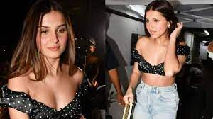 ऐक्ट्रेस तारा सुतारिया के साथ दिखे मिस्ट्री मैन ने छिपाया चेहरा, लोग बोले- ये तो कार्तिक आर्यन है
