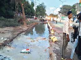 जयपुर रोड पर सड़क की चौड़ाई बढ़ाने के दौरान जगह-जगह से टूट रही है पेयजल लाइन, जनता परेशान