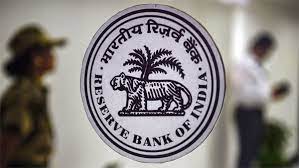 एक बैंक बंद, 3 बैंक पर जुर्माना, RBI की सख्ती का ग्राहकों पर क्या होगा असर