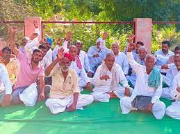 नहरी पानी के लिए धरना:नहर टूटने से जिन किसानों को नहीं मिला पानी, वो अब आंदोलन की राह पर
