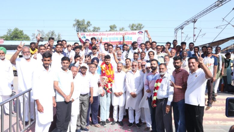 भारतीय टीम का हिस्सा रहे अंतरराष्ट्रीय वॉलीबॉल खिलाड़ी अजीतसिंह सेखों का स्वागत