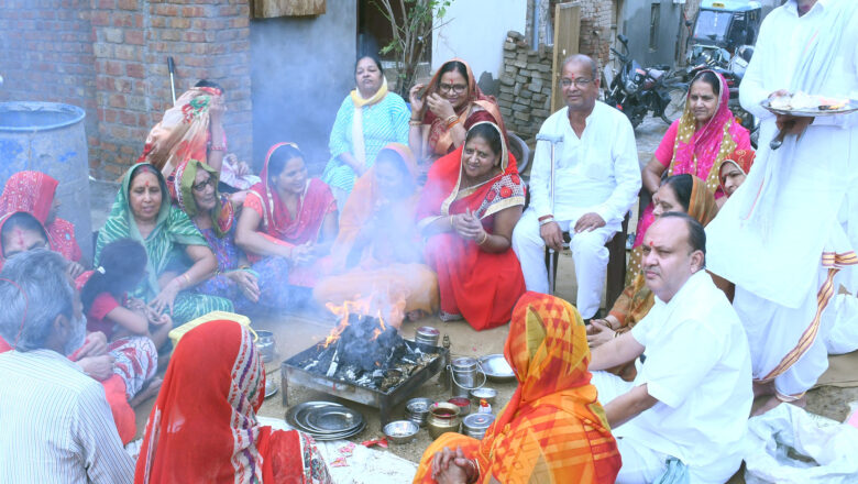 अमावस्या पर गोशाला में हवन यज्ञ