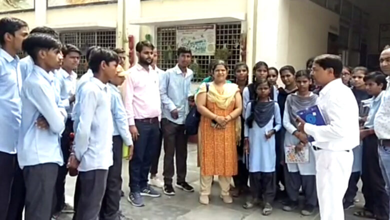 विद्यार्थियों ने समझी रेलवे स्टेशन की कार्यप्रणाली