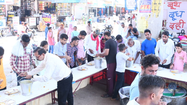 नीलकंठ सेवा समिति ने लगाया भण्डारा