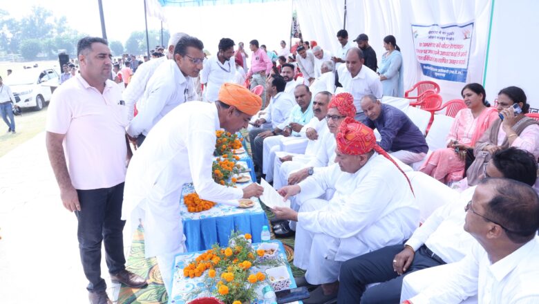 परिषद और सीएमआर में हुए समझौते को लागू करने की मांग, विधायक को सौंपा ज्ञापन