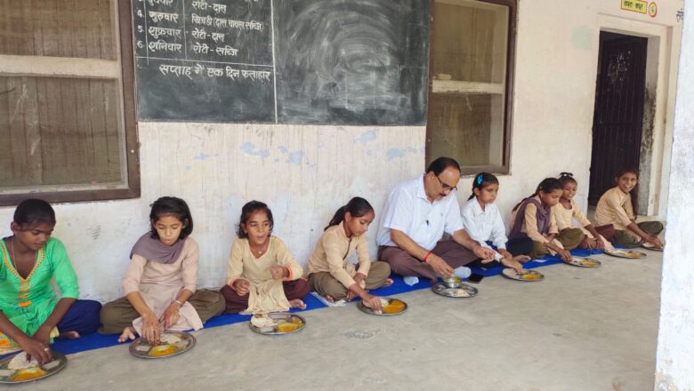 औचक निरीक्षण कर जांची मिड डे मील की गुणवत्ता