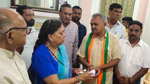 दूसरा दिन भी कार्यकर्ताओं के बीच वसुंधरा राजे:देवी सिंह भाटी के घर पहुंची, फिर गोचर का निरीक्षण कर गोपाल जोशी को दी श्रद्धांजलि