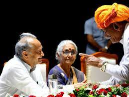 जनता के काम नहीं करने वाले अफसरों की जाएगी नौकरी