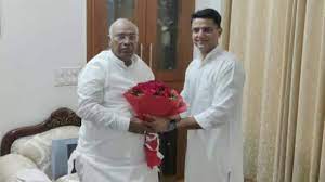 सचिन पायलट मल्लिकार्जुन खड़गे से मिले, खड़गे की जीत को बतया आंतरिक लोकतंत्र की जीत