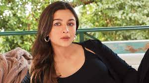 ‘स्टूडेंट’ से आलिया भट्ट कैसे बनीं फैन्स की ‘डार्लिंग’? जानें नेटवर्थ और सिनेमाई करियर