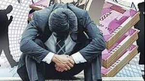 डॉलर के मुकाबले रुपया पहली बार 83 के पार हुआ बंद, आज 61 पैसे की गिरावट