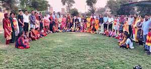 पिछड़ी बस्ती की महिलाओं को बनाया स्वावलंबी:सेवा भारती ने कर रही पहल, अच्छा कार्य करने वाली बालिकाओं का किया सम्मान