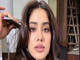 Janhvi Kapoor के चेहरे पर थीं मूंछे, क्यों बोलीं- वो था सबसे दुखदाई वक्त?