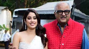 बोनी कपूर ने पपराजी से पूछा- ‘भाई-बहन लग रहे हैं ना?’, जाह्नवी कपूर का ऐसा था रिएक्शन