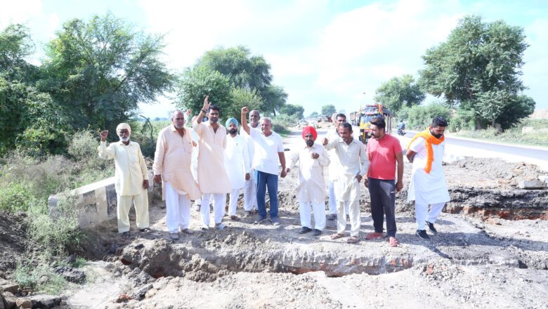 घटिया सामग्री इस्तेमाल करने का आरोप, किया सांकेतिक चक्काजाम