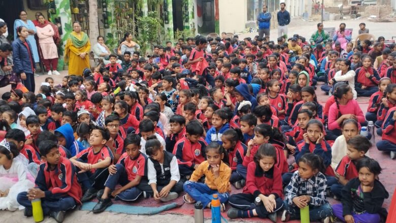 बालदिवस पर शिक्षण सामग्री वितरित