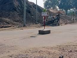 घर के पास टहल रहे युवक पर जानलेवा हमला:सिर में मारी बोतल, हवाई फायर कर पंजाब की ओर भागे, कार बरामद