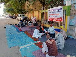 रोडवेज कर्मचारियों की हड़ताल कल से:अलग-अलग तरीके से दिया धरना, कर्मचारी बोले- सरकार ने मांगों को पूरा नहीं किया