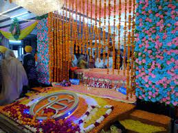 गुरु के दरबार में नवाया शीश:गुरुनानक जयंती पर उमड़े सैकड़ों लोग, गुरु महिमा सुनी, लंगर में लिया प्रसाद