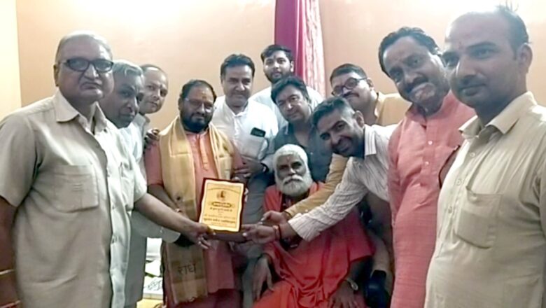 चातुर्मास यज्ञ के समापन पर लगाया लंगर