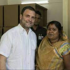 भारत जोड़ो यात्रा में एक अंग कम हो गया:ऑपरेशन के बाद भी चलना नहीं छोड़ा, रोजाना 24 किमी पैदल सफर कर रहीं