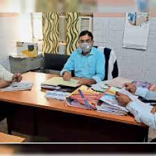 सादुलशहर सीएचसी में डॉक्टर नदारद, मरीज होते रहे परेशान:SDM के आने की सूचना पर केवल 2 डॉक्टर पहुंचे