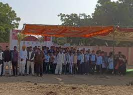 बीकानेर में स्कूली स्टूडेंट्स का पैदल मार्च:टीचर्स देने की मांग के लिए अमरपुरा से सौ किलोमीटर पैदल बीकानेर आ रहे हैं स्कूली बच्चे