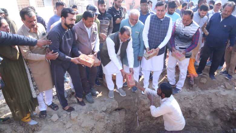 बीस लाख रुपए की लागत से बनेगा सार्वजनिक पार्क