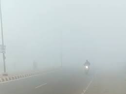 अनूपगढ़ में छाई धुंध की चादर:विजिबिलिटी 9 मीटर से भी कम, वाहन चालकों ने लाइट जला कर चलाया वाहन, न्यूनतम तापमान 4 डिग्री दर्ज