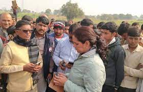 30 KM चलने पर 3 टीचर मिले:एपीओ हुए लेक्चरर को वापस स्कूल भेजा, दो सब्जेक्ट टीचर भी एग्जाम तक डेपुटेशन पर आएंगे