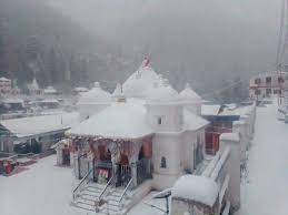 देश के 3 राज्यों में भारी बर्फबारी:हिमाचल में 3-NH सहित 380 सड़कें बंद, कश्मीर में 30 जनवरी तक स्नोफॉल का अलर्ट