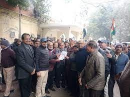 सम्मेद शिखर को पर्यटन क्षेत्र घोषित करने पर रोष:जैन समाज ने निकाला मौन जुलूस, झारखंड सरकार के निर्णय को बताया आहत करने वाला