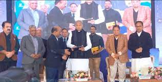 राजस्थान में आज से 5G, तीन शहरों से शुरुआत:CM ने जयपुर में लॉन्च की जियो सर्विस, बोले- इंटरनेट अफीम हो गया है