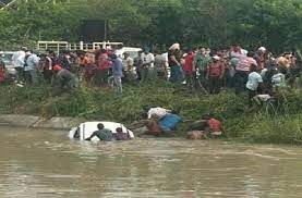 कोहरे के कारण नहर में गिरी कार, 3 की मौत:गाड़ी के अंदर ही फंसे दोस्त; मोबाइल टॉर्च जलाकर मदद मांगते रहे
