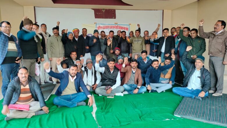 नौकरशाहों के चंगुल में फंसी राज्य सरकार