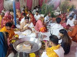 101 व्यक्तियों ने किया सामूहिक रुद्राभिषेक:12 घंटे चला अभिषेक, महाशिवरात्रि पर गूंजे बम बम भोले के नारे