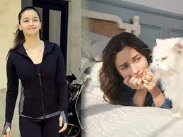 डिलीवरी के तीन महीने बाद ही आलिया ने घटाया वजन:पोस्ट प्रेग्नेंसी ट्रांसफॉर्मेशन देख फैंस हुए इंप्रेस, कहा- मां नहीं बच्ची लग रही हैं