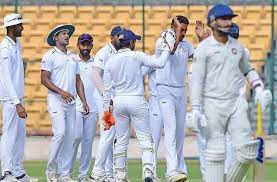 कर्नाटक ने उत्तराखंड को पारी और 281 रन से हराया