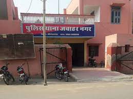घर से लाखों रुपए लेकर भागे दो युवक गिरफ्तार:दादी का सिग्नेचर किया चैक चुराया, पंजाब के हैं दोनों