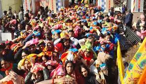 एकादशी पर निकाली श्याम बाबा की ध्वज यात्रा:बड़ी संख्या में श्रद्धालु नाचते-गाते ध्वजाएं&nbsp;लेकर पहुंचे खाटू&nbsp;श्याम धाम मंदिर