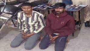 मोटर साइकिल चोरी के लिए पकड़ा, मिले महंगे मोबाइल:एक-दो नहीं बल्कि 35 मोबाइल बरामद हुए, सभी चोरी के निकले