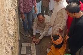 यज्ञशाला की ईंटों से अरोड़वंश भवन का शिलान्यास:प्राचीन शिवालय के महंत कैलाशनाथ और आशुतोष महाराज ने रखी नींव