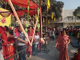शीतला माता की आराधना के साथ मनाया बास्योड़ा ​​​​​​​:रात को घरों में बनाया पकवान, सुबह मंदिर जाकर लगाया भोग